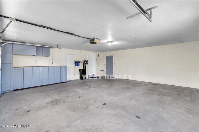 Building Photo - 2490 W Glenshandra Dr