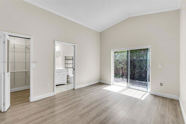 Building Photo - 14761 SW 156th Ave