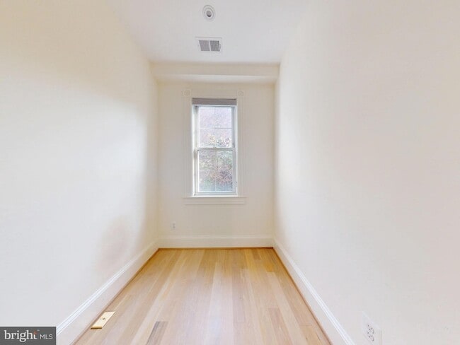 Building Photo - 1808 Riggs Pl NW