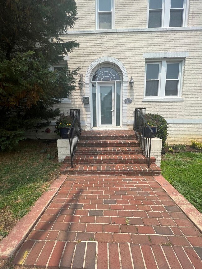 Primary Photo - Charming 1-Bedroom in Eckington, DC – Prim...
