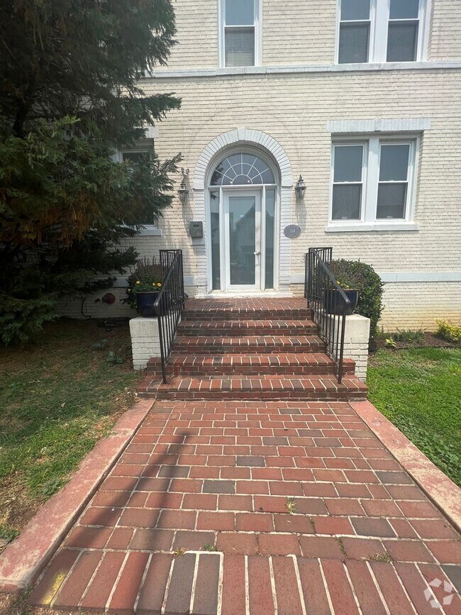 Building Photo - Charming 1-Bedroom in Eckington, DC – Prim...