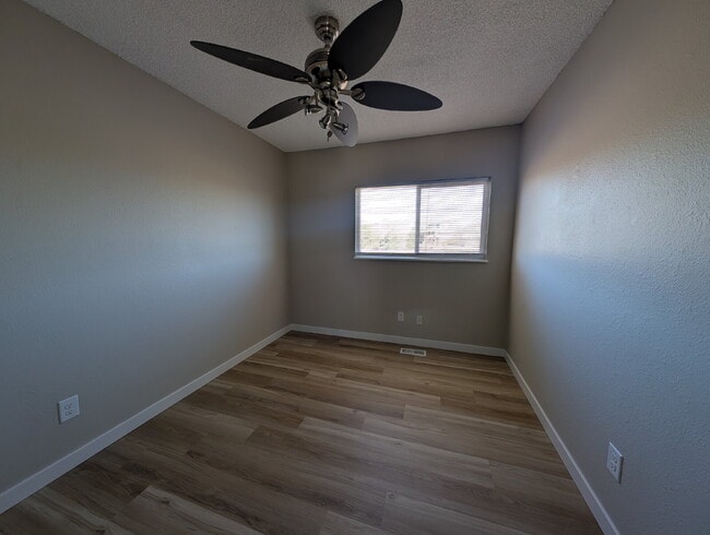 Building Photo - Charming 3-Bed, 2-Bath Home for Rent in Aurora – Backs to Open Space!