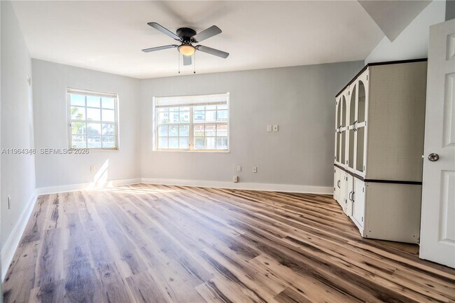 Building Photo - 2383 Flamingo Dr