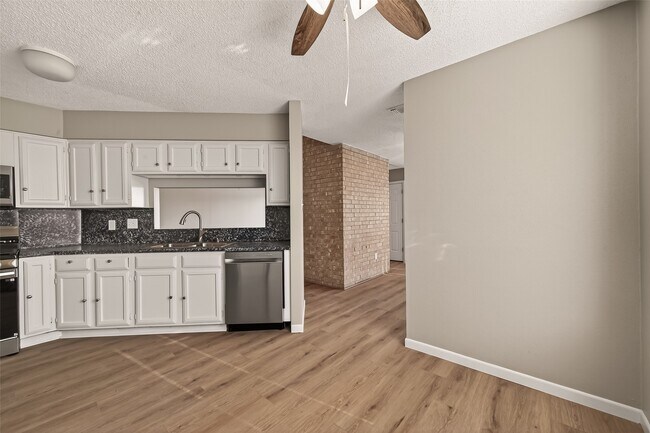 Building Photo - 4251 Southchase Ln