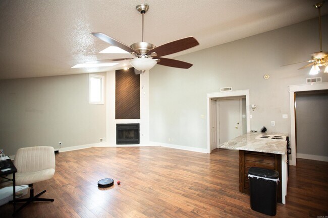 Building Photo - 14112 High Point Dr