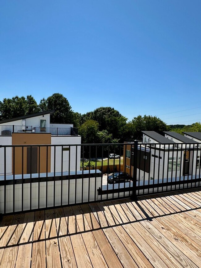 Building Photo - 1408 Sawyer Rd