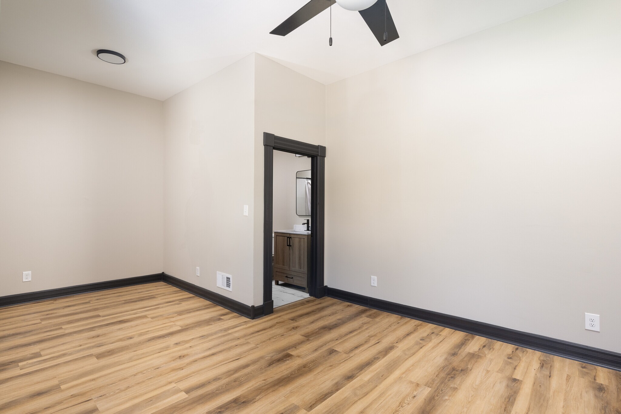Building Photo - 2226 S Kinnickinnic Ave
