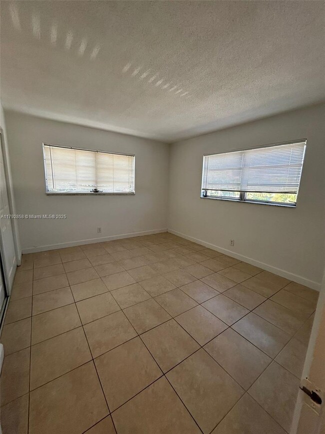 Building Photo - 2435 Van Buren St