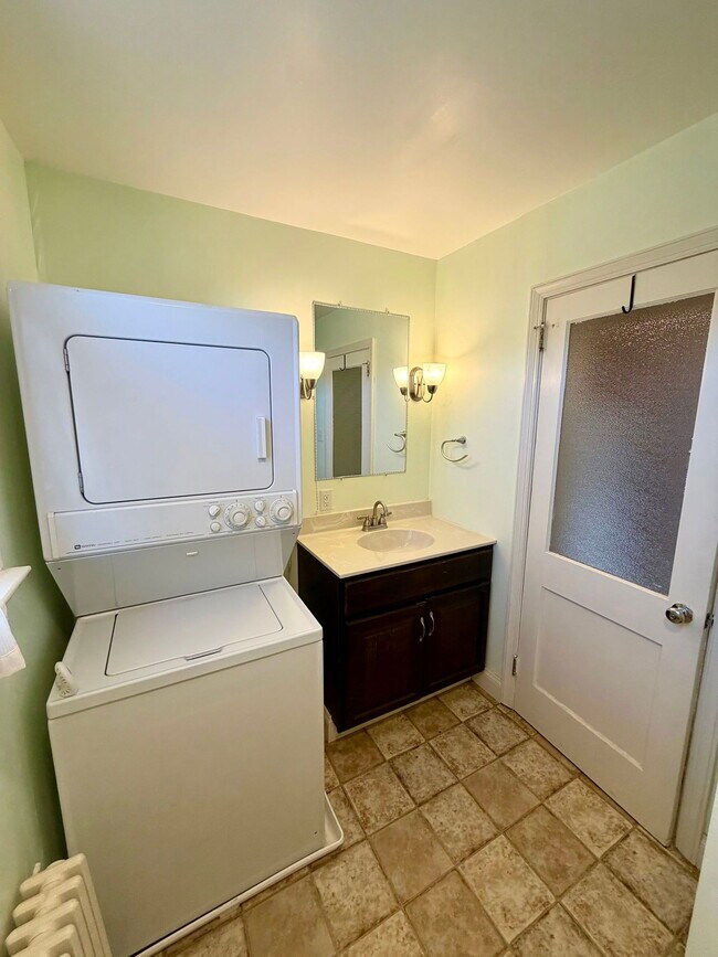 Building Photo - 111 Atkins Ave