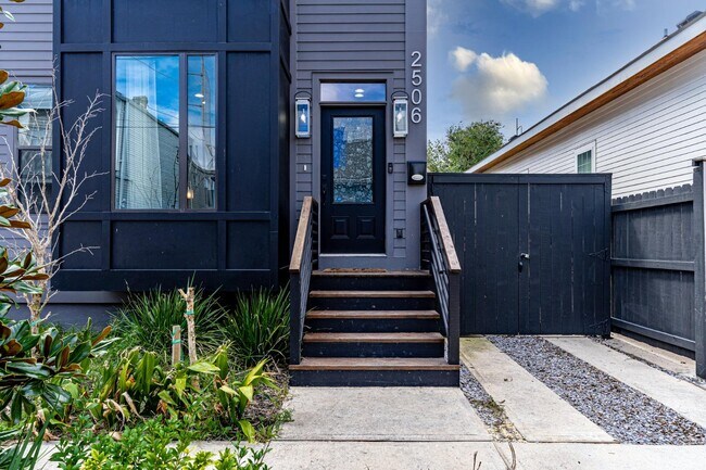 Building Photo - 2506 Dumaine St