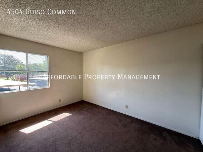 Building Photo - 4504 Guiso Common