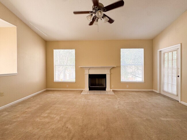 Building Photo - 10561 Villa View Cir