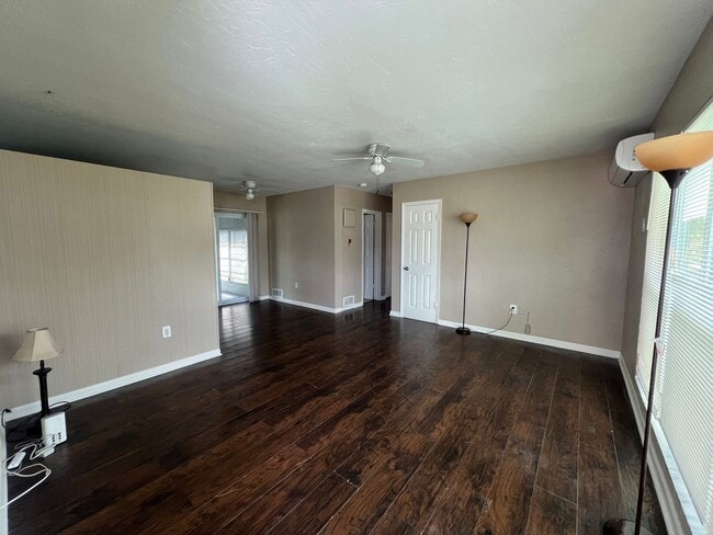 Building Photo - $1,295 ** Annual Lease ** 2 Bedroom / 1 Bath * Single Family ** Port Charlotte ** Canal