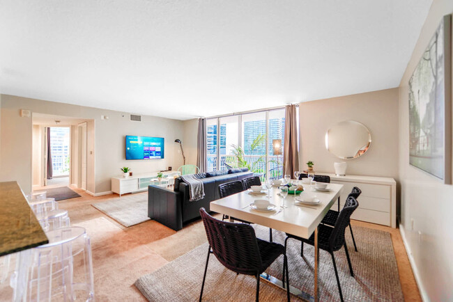 Building Photo - 1200 Brickell Bay Dr