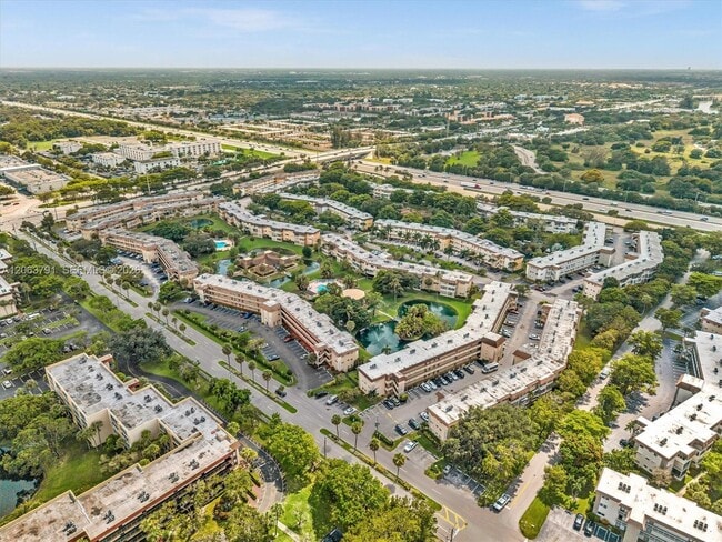 Building Photo - 5001 W Oakland Park Blvd