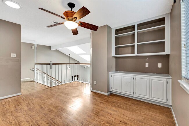 Building Photo - 15131 Cranbourne Dr
