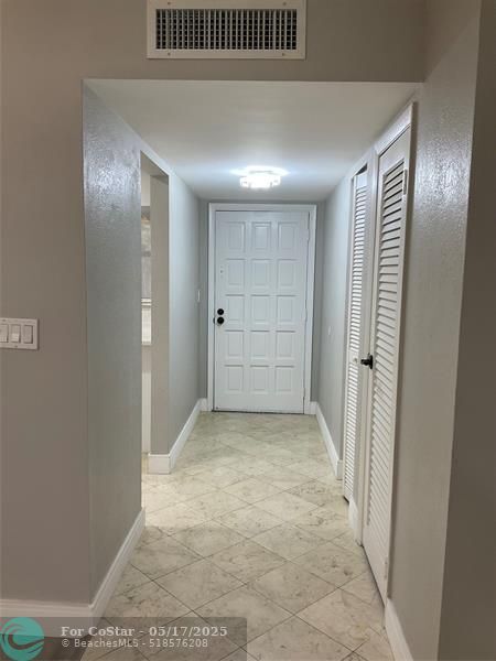Building Photo - 6101 N Falls Cir Dr