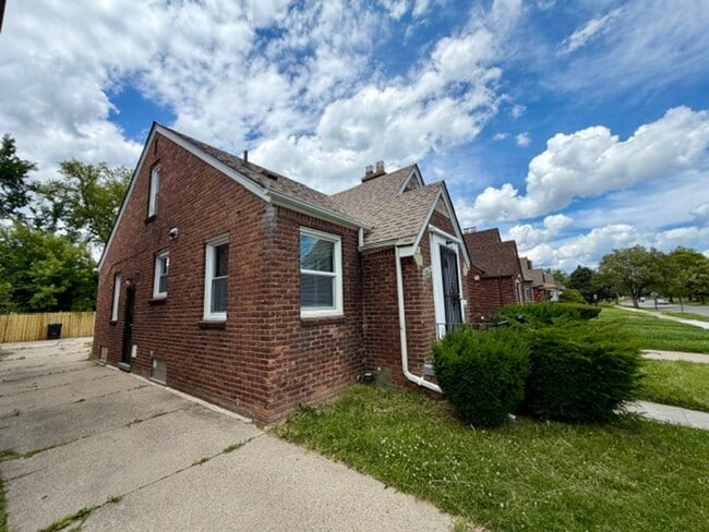 Building Photo - Section 8 Completely Renovated 3-Bedroom Home for Lease - Call (313)429-3244