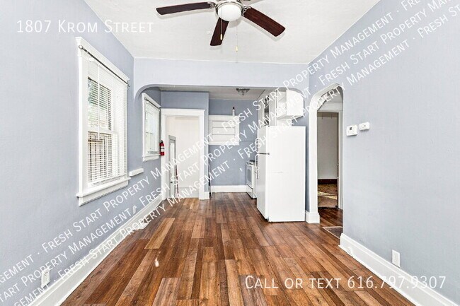 Building Photo - 1807 Krom St