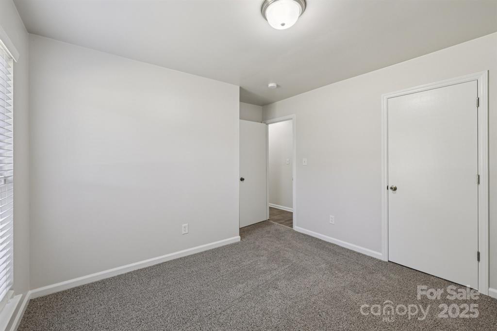 Building Photo - 7030 Huntsmaster Dr