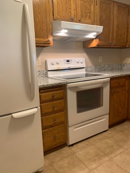 Building Photo - 3590 Blue Jay Way