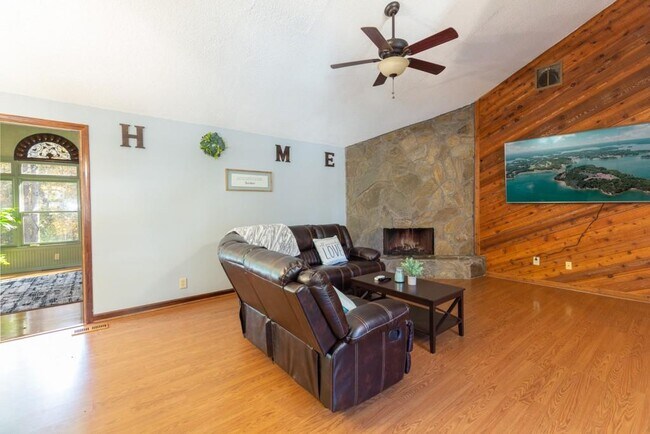 Building Photo - 3915 Stone Creek Cir