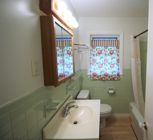 Building Photo - Black Mountain Bungalow minutes from Lake Tomahawk!