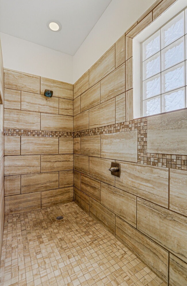 Building Photo - 4-Bedrooms in 79928 with Spacious 1757 Sq Ft – Your Home Awaits!