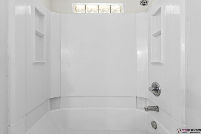 Building Photo - 3330 Tisdale Dr