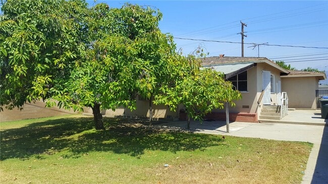 Building Photo - 609 W 5th St