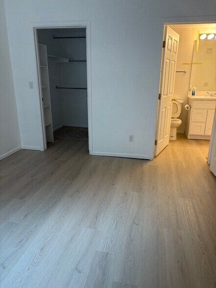 Building Photo - 14359 E Grand Dr