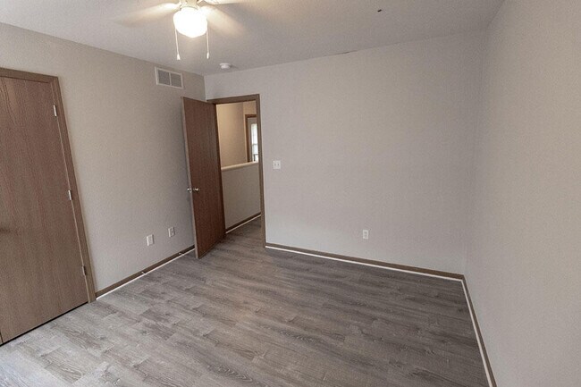 Building Photo - 2117 N Ballenger Ln