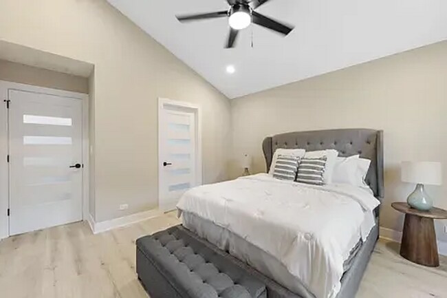 Building Photo - 5901 W Erie St