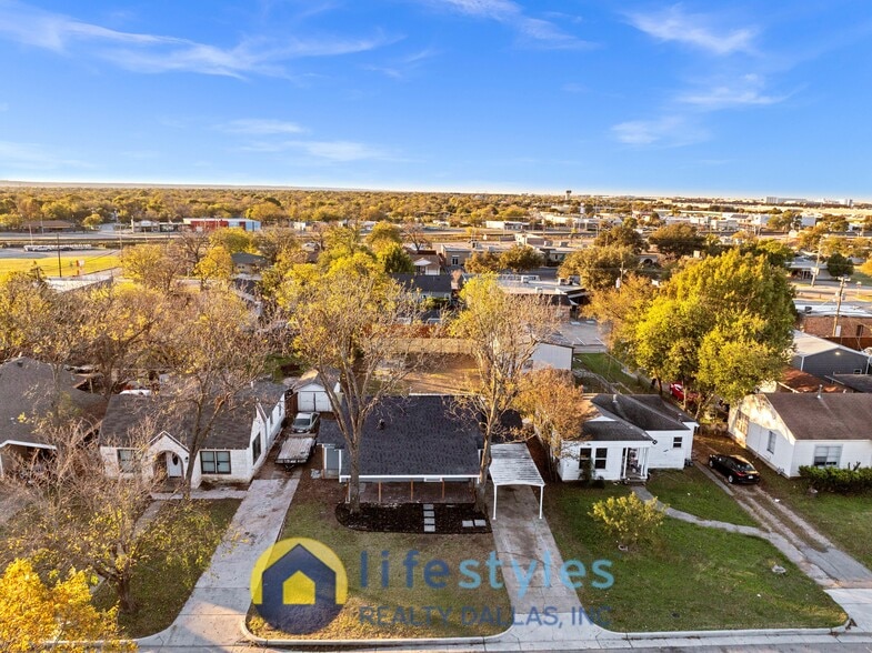 Building Photo - 717 Bonham St