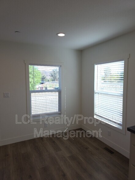 Building Photo - 33030 CA-74