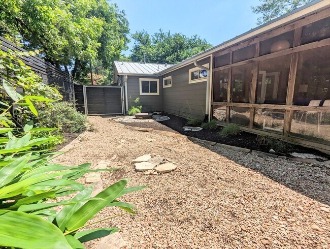 Building Photo - Remodeled Home Next To Zilker Park - 3 BR / 2 BA