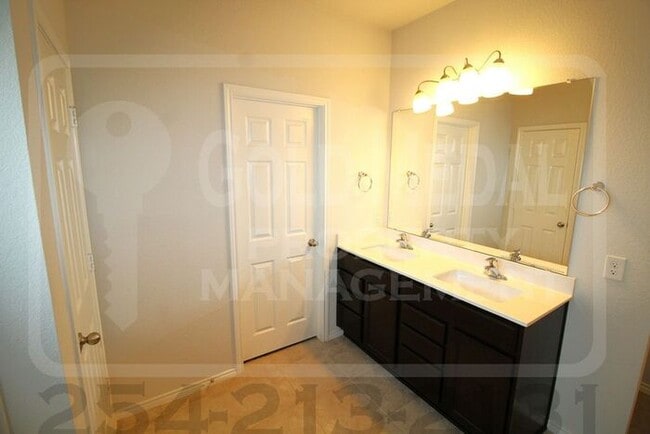 Building Photo - 1003 Torino St