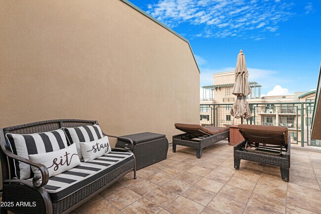 Building Photo - 16 W Encanto Blvd