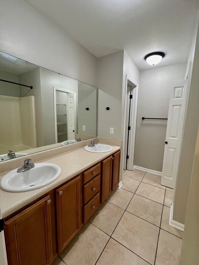 Building Photo - 162 Cove Landing Dr