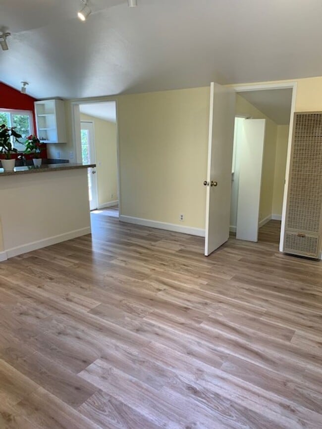 Building Photo - Pacific Grove Cottage