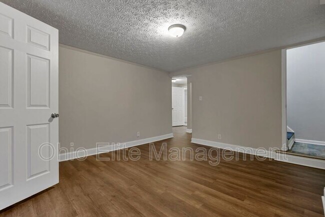 Building Photo - 85 1/2 S Wheatland Ave