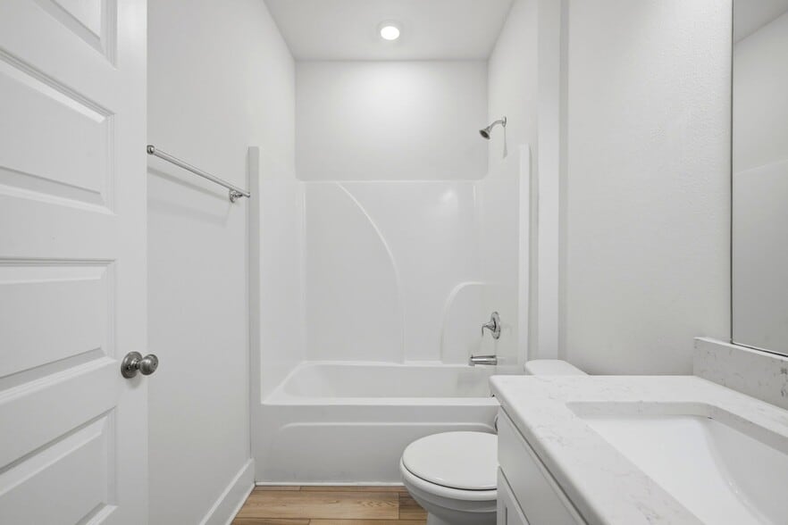 Building Photo - 209 Camellia Dr