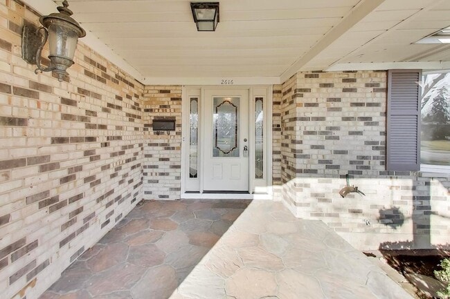 Building Photo - 2616 N Dryden Pl