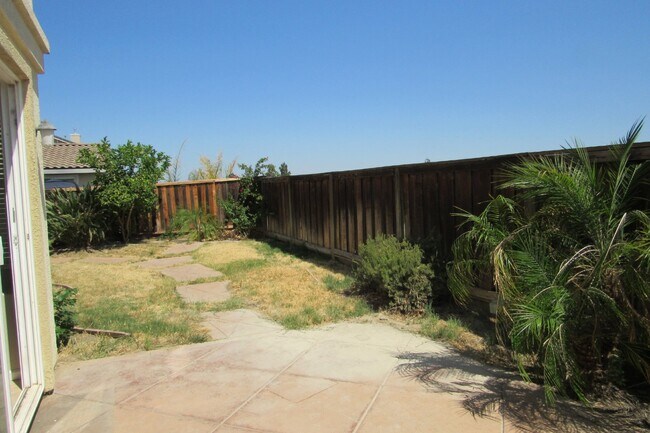 Building Photo - Beautiful Deer Ridge 4 Bed, 3 Bath Brentwood Home