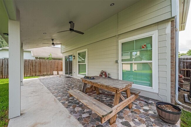 Building Photo - 8714 Ashlawn Dr