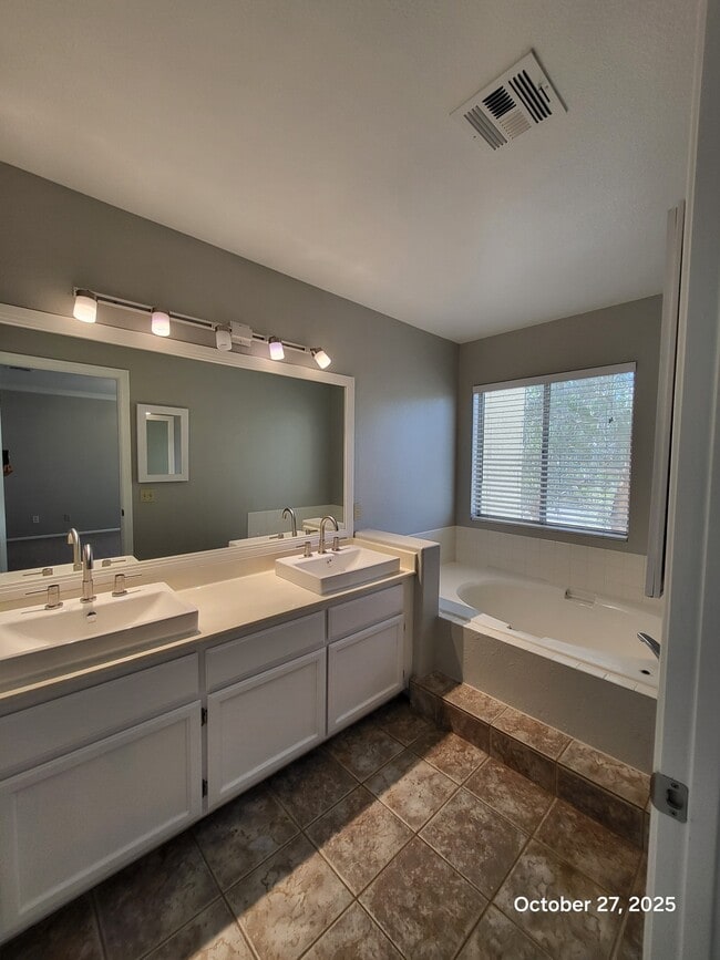 Building Photo - 2113 Harbor Cliff Dr