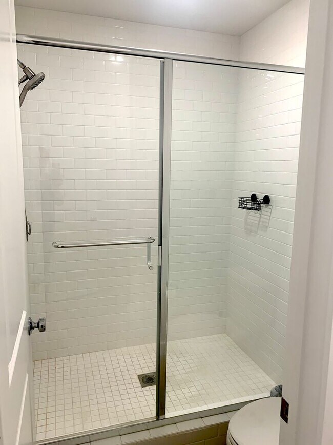 Building Photo - State of the Art-Trendy 1+1 Luxury Condo i...