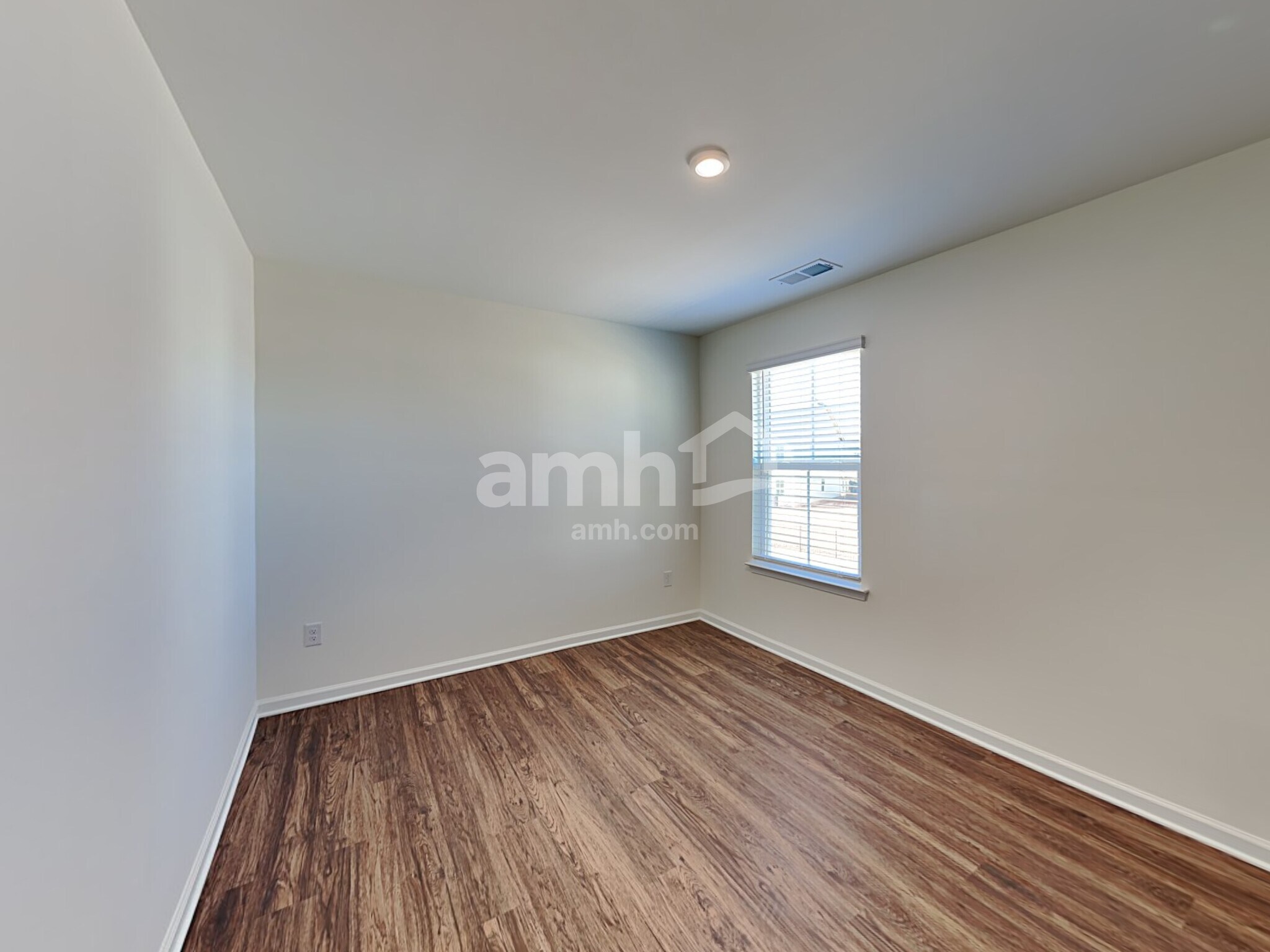 Building Photo - 561 Larragan Dr