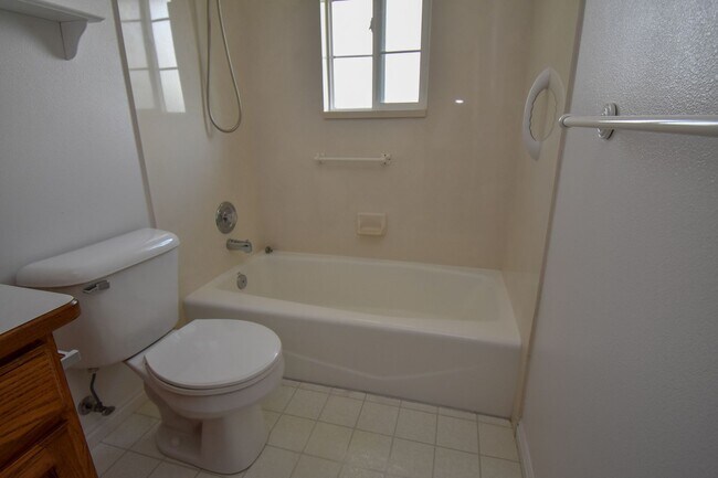 Building Photo - 458 E 900 N