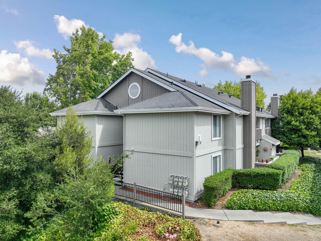 The Valencia - 1101 N Camino Alto Vallejo CA 94589 | Apartment Finder